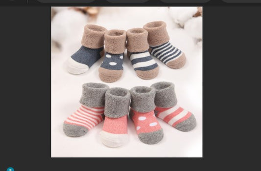 Newborn socks set